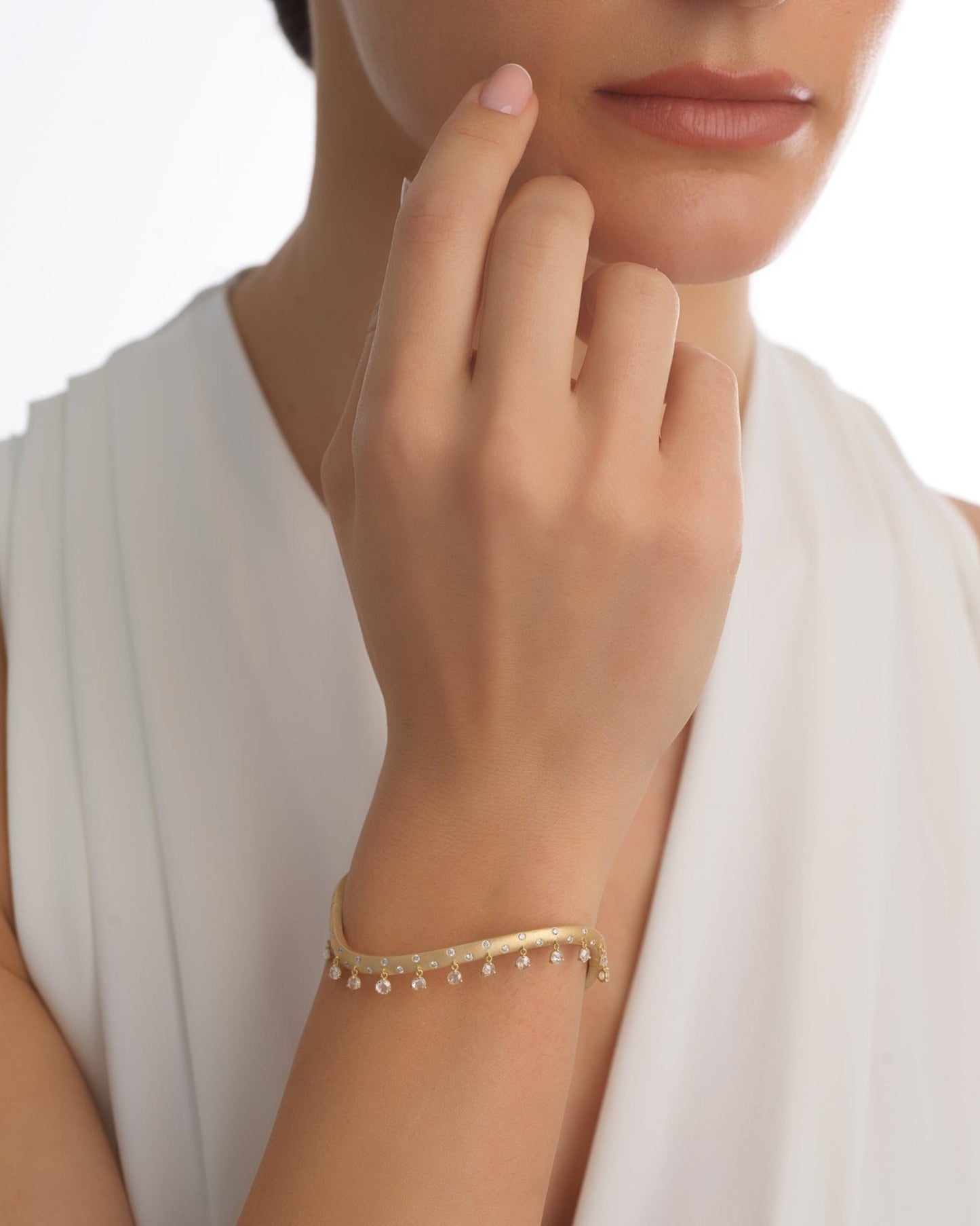 The Swaying Yellow Gold Bangle